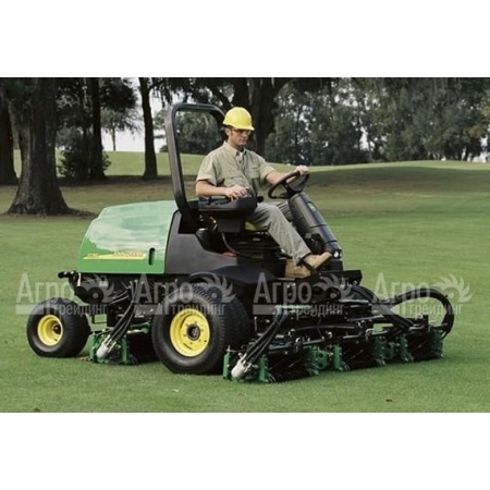 Бензиновая газонокосилка  для фейрвея Jonh Deere - 3225 С в Саратове